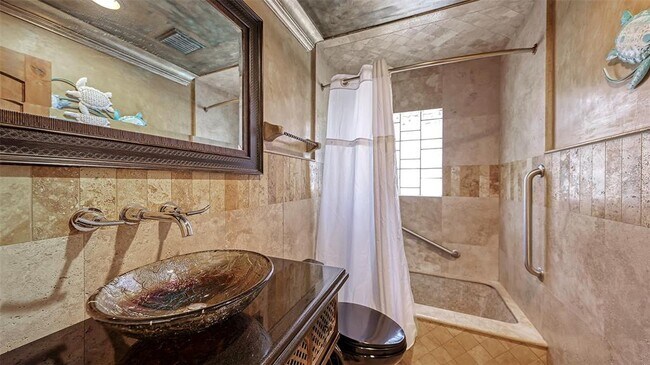 Building Photo - 4216 Plumosa Terrace