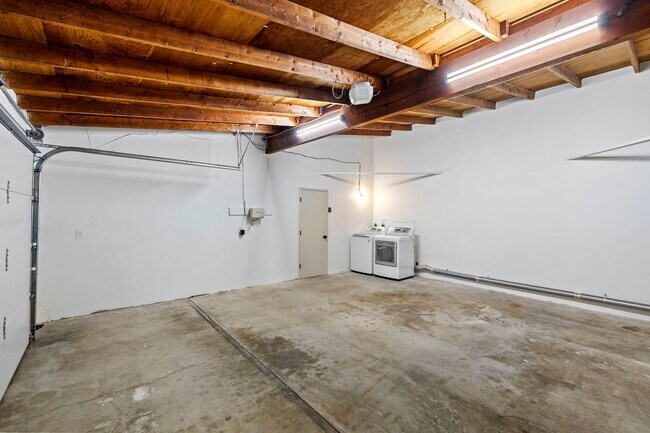 Building Photo - Mystic Hills Ocean View Home