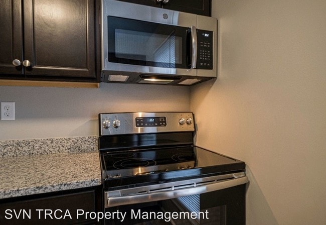 Building Photo - 604 Carriage Hill