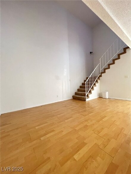 Building Photo - 913 Willow Tree Dr