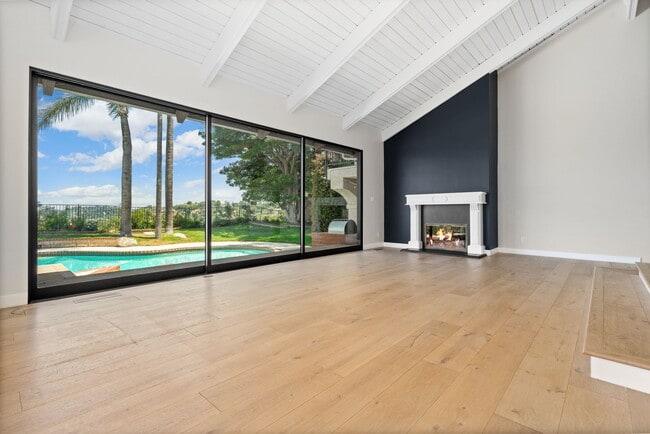 Building Photo - 16946 Encino Hills Dr