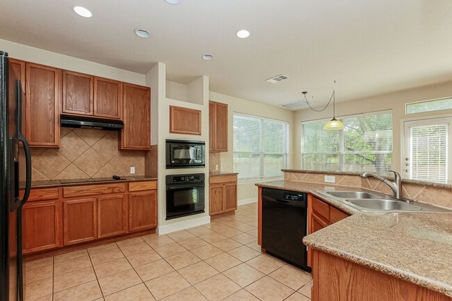 Building Photo - Immaculate Cedar Park home