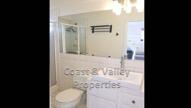 Building Photo - 611 Lantern Ln