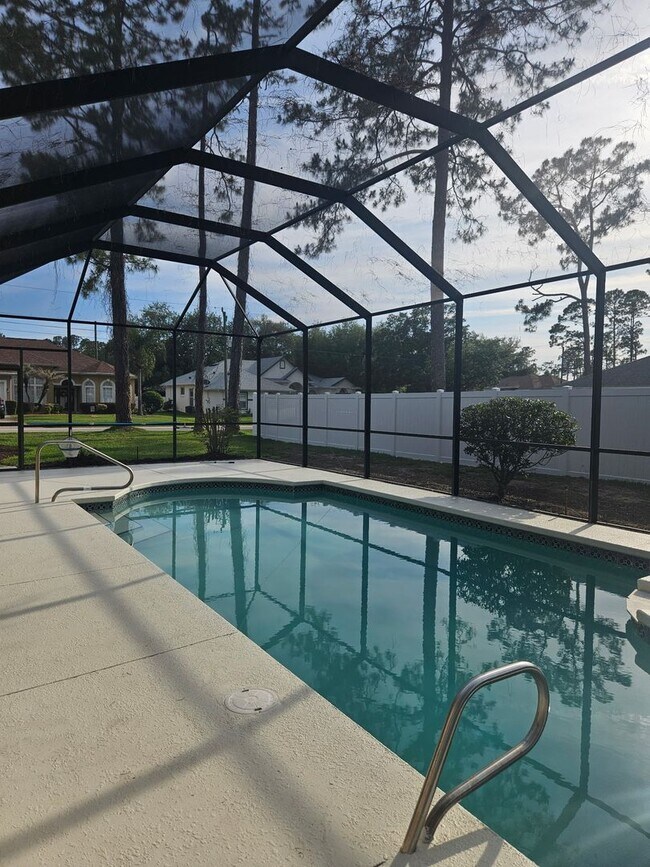 Building Photo - 4 BEDROOM 3 FULL BATH HOME WITH A SCREENED IN POOL IN THE BEAUTIFUL PALM COAST
