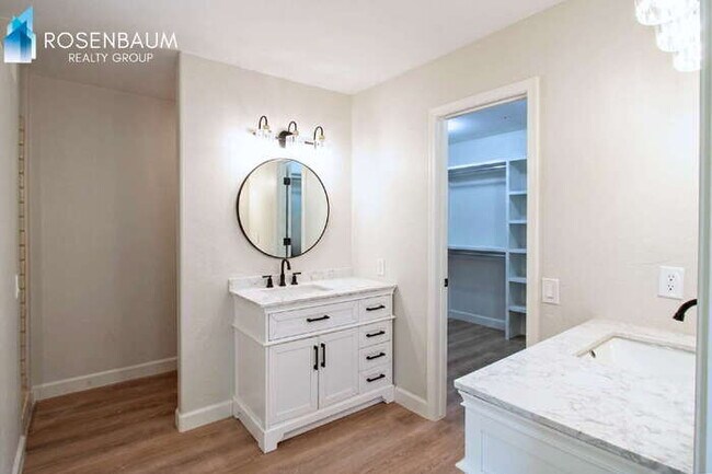 Building Photo - Stunning 2-beds, 2-baths Desert Retreat  in the highly desirable North Scottsdale area!