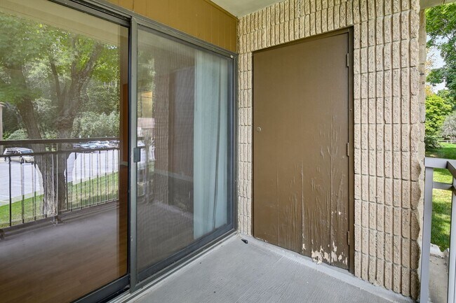 Building Photo - 5911 Tamar Dr