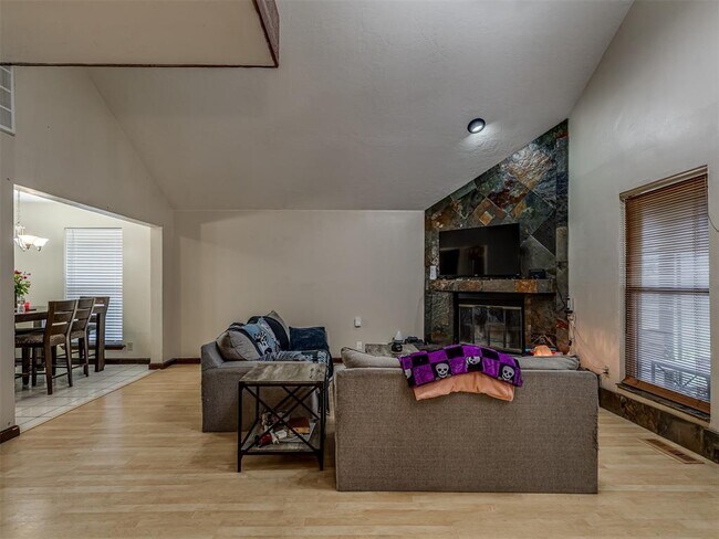 Building Photo - 813 Lapwing Rd