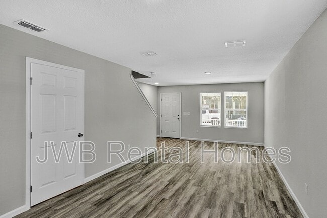 Building Photo - 1041 Oakley St