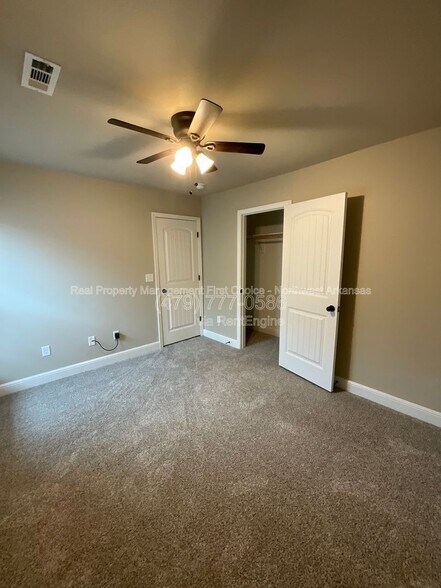 Building Photo - 6110 NW McClellen St