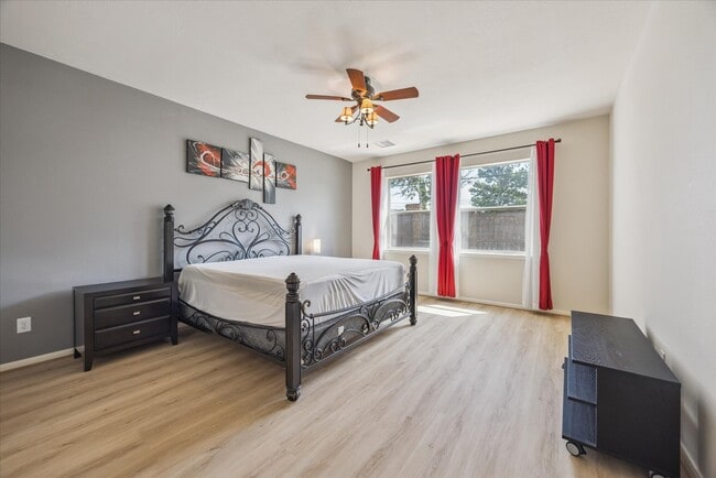Building Photo - 6538 Wilshire Fern