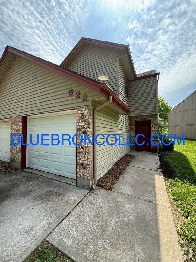 Building Photo - This one will go fast, marvelous 3 bedroom...
