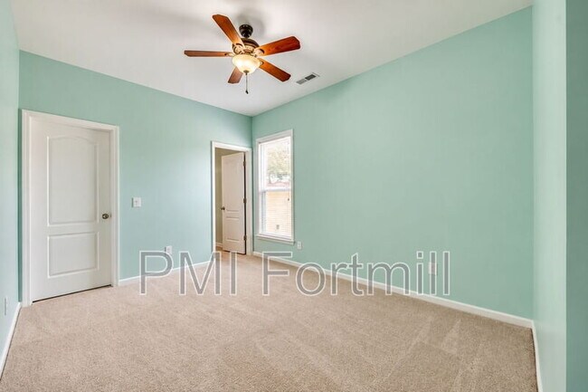 Building Photo - 1080 Crescent Moon Dr
