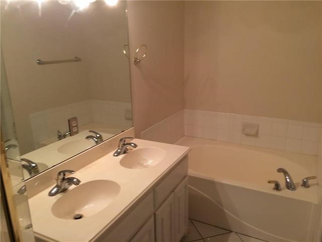 Building Photo - 121 Wildwood Ct