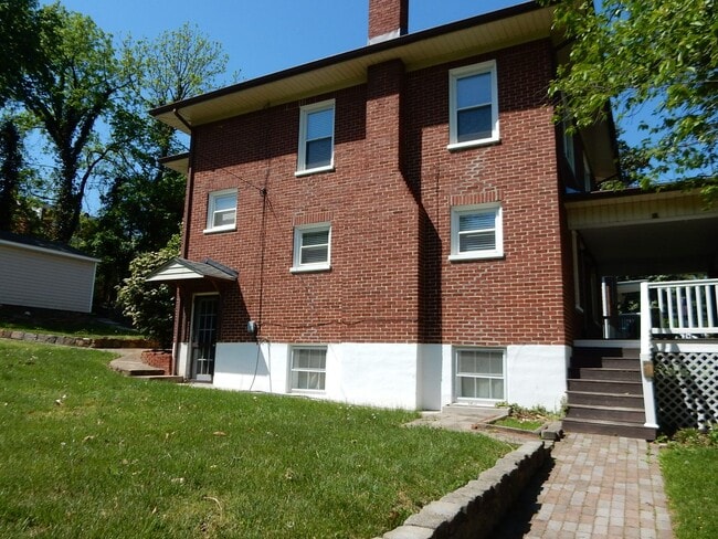 Building Photo - Grandin Court Foursquare convenient to SW ...