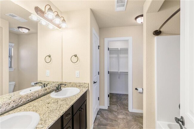 Building Photo - 4602 W Croft Dr