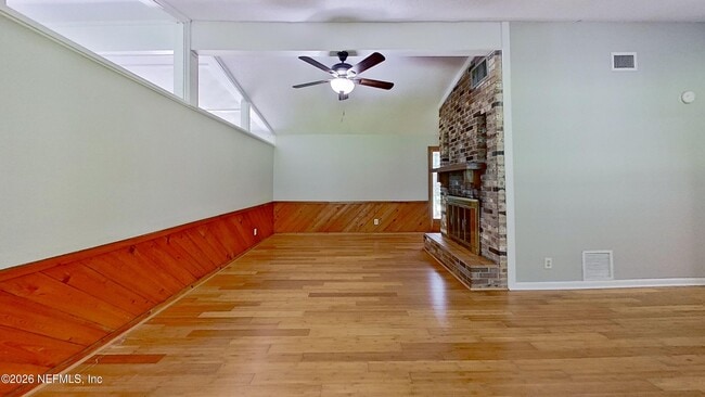 Building Photo - 1301 Kings Rd