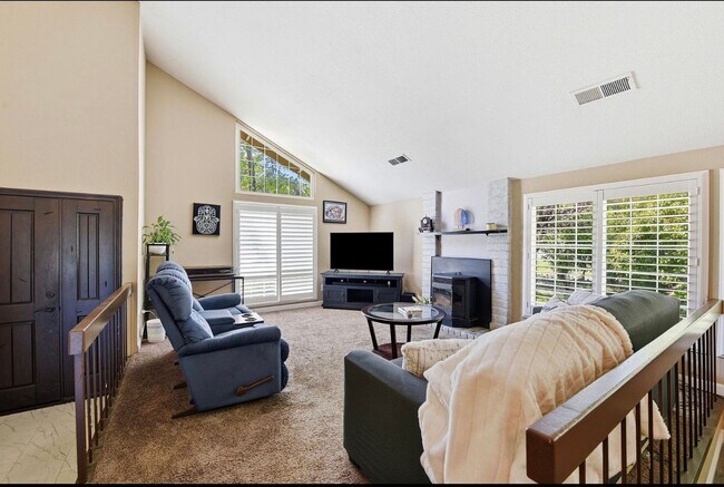 Building Photo - Wonderful 4bd/2.5ba Cameron Park Home with Pool and RV Access!