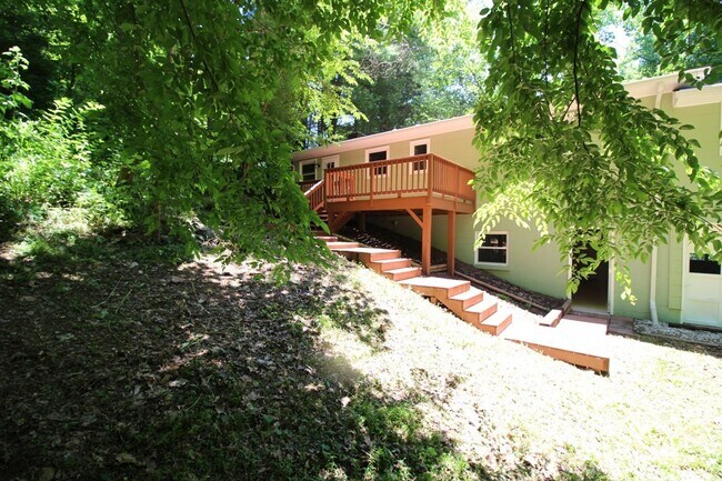 Building Photo - South AVL - 3/2 with Finished Basement!