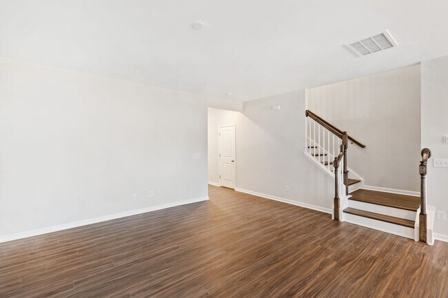 Building Photo - Luxurious 3-Bedroom Townhome Living in the...
