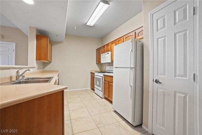 Building Photo - 5855 Valley Dr