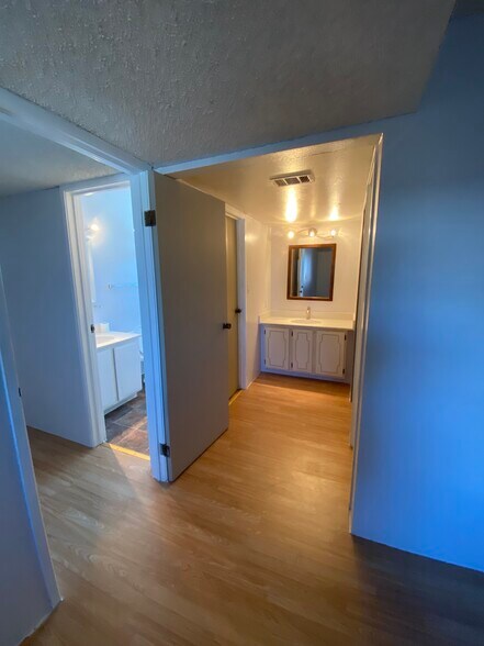 Building Photo - 6800 E Tennessee Ave