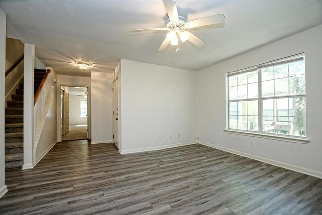 Building Photo - 101 S Mockingbird Cir