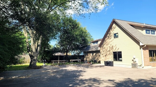 Building Photo - 618 Barron Blvd