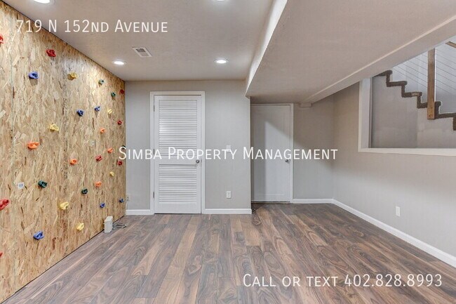 Building Photo - 719 N 152nd Ave
