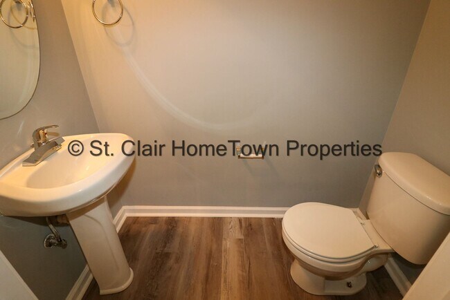 Building Photo - Totally Remodeled Tri-Plex in Lincoln School System