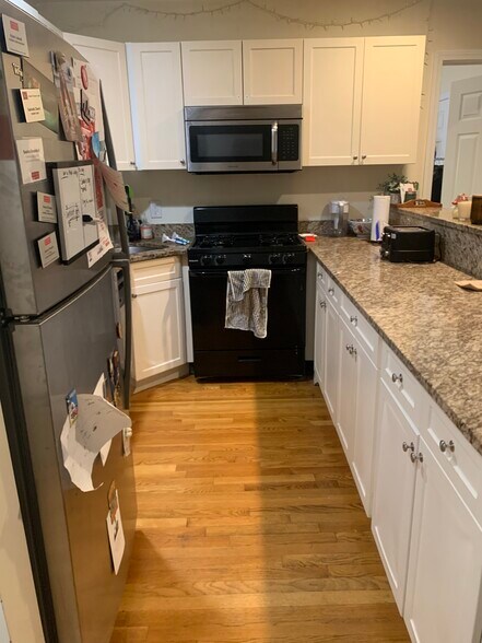 Building Photo - 328 Saint Paul St