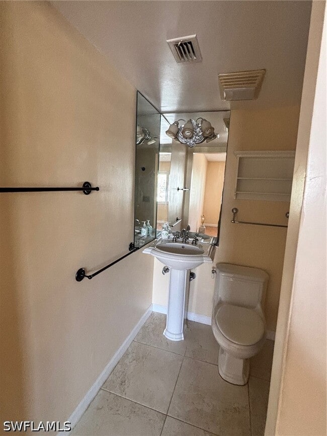 Building Photo - 296 4th Ave S