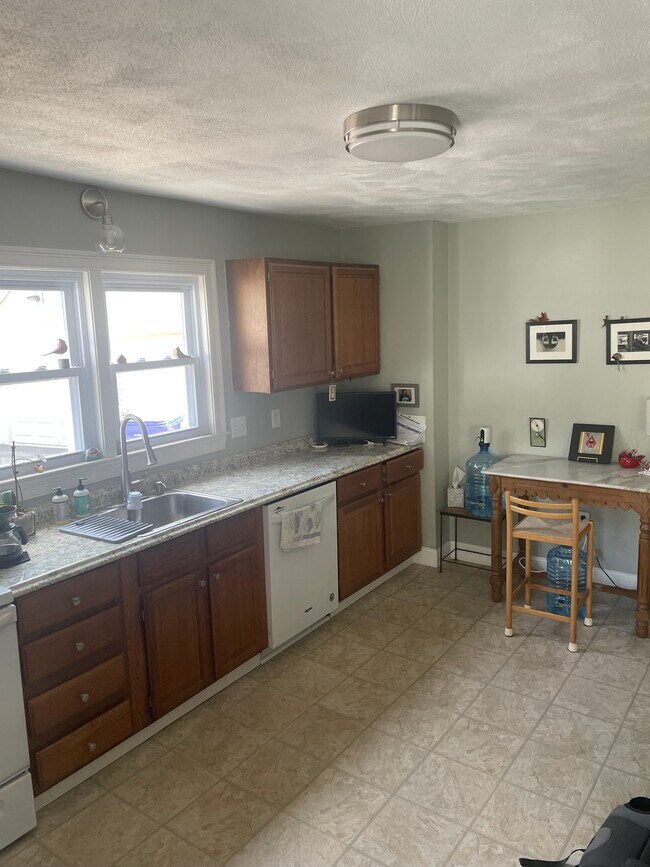 Building Photo - 19 Warren St