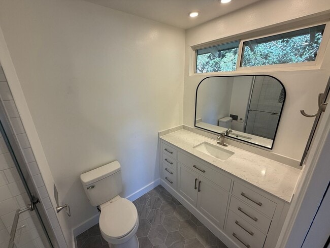 Building Photo - 4 Bedroom Home for Rent in Santa Clarita!