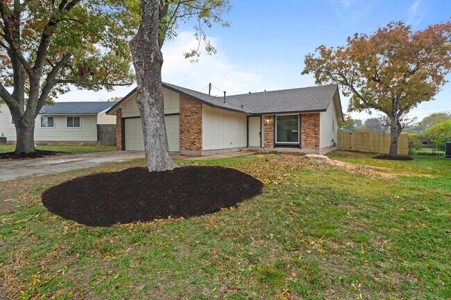 Building Photo - 902 Warrington Dr