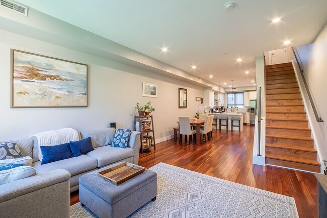 Building Photo - Two Bed Fishtown Townhouse