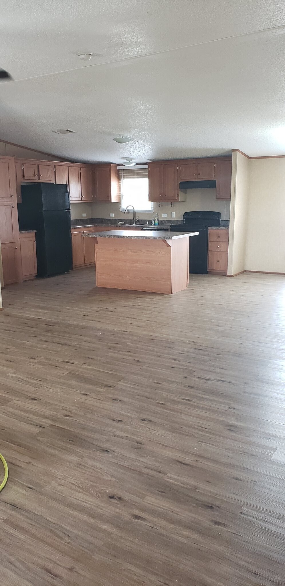 Building Photo - 4 bed 2 bath Rental Home