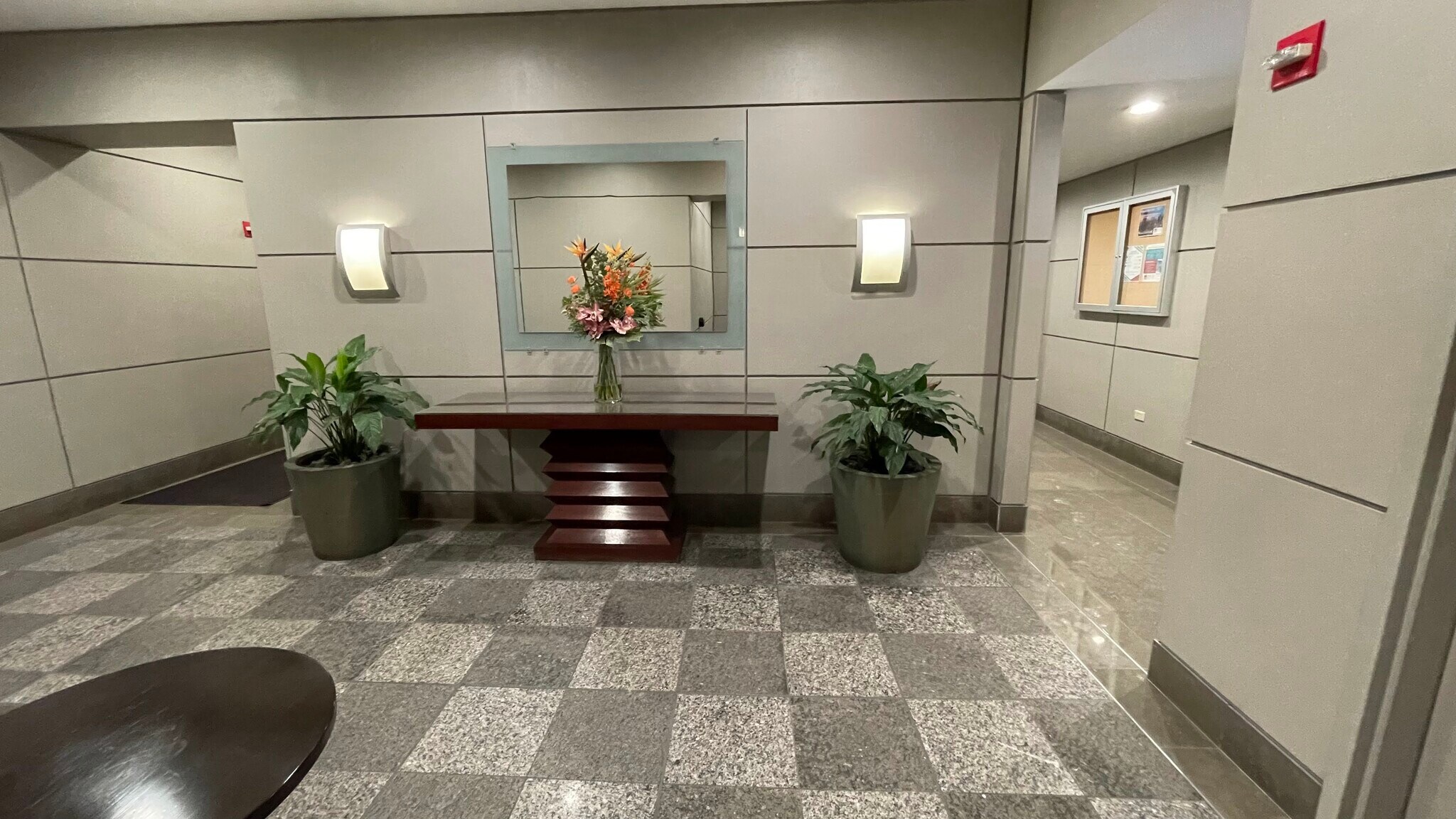 Lobby - 600 N Dearborn St
