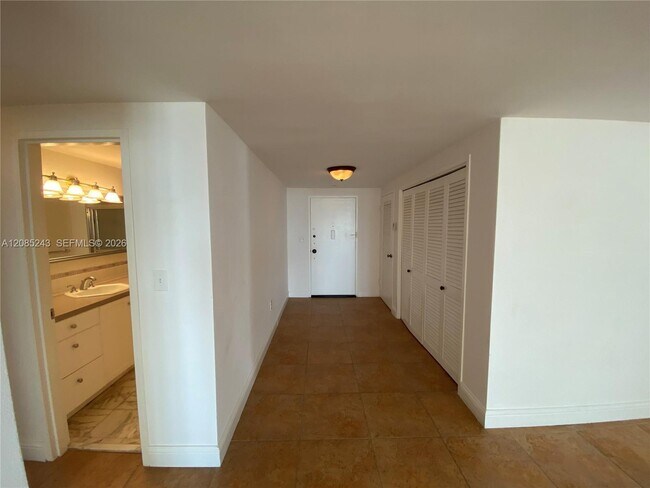 Building Photo - 5825 Collins Ave
