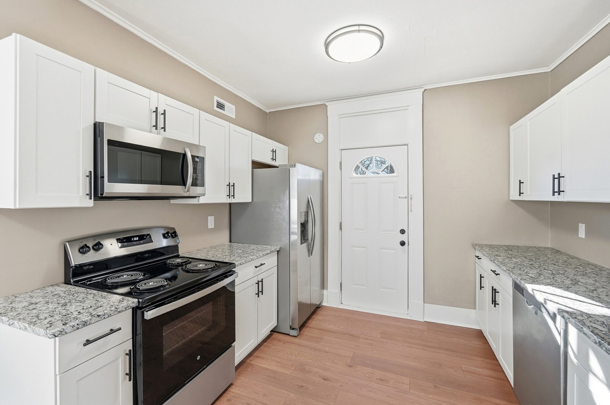 Building Photo - 2905 Robertson Ave