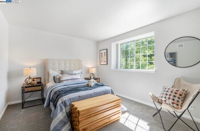 Building Photo - 5 Stuart Pl