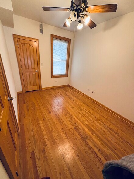 Back Bedroom - 2318 W Diversey Ave