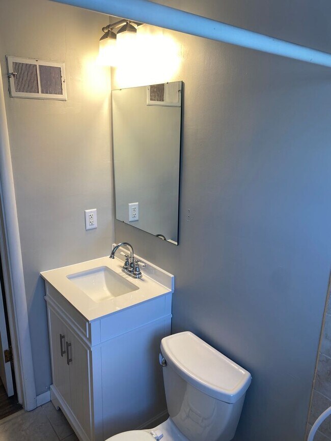 Building Photo - A must see!!! This spacious and newely upd...