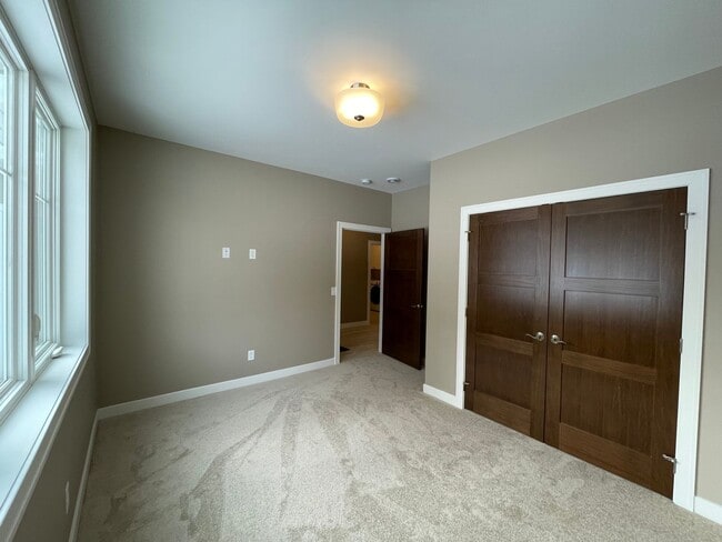 Building Photo - Available Now! 3 Bed 2 Bath Beautiful New Construction Townhome in Hermantown