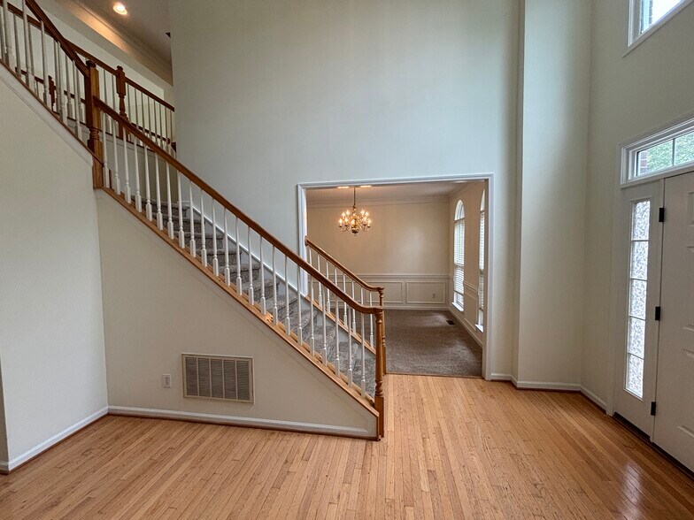 Building Photo - 15938 Wayland Dr