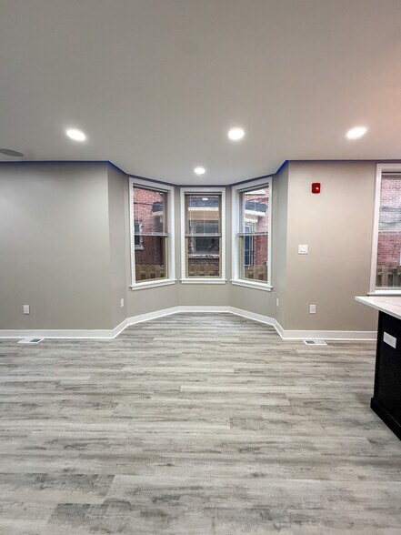 Building Photo - 204 S 41st St