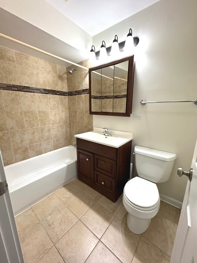 Building Photo - 860 Madelyn Dr