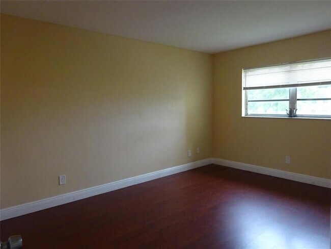 Building Photo - 6050 NW 64th Ave