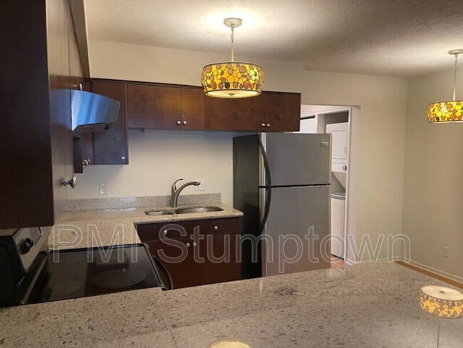 Building Photo - 2028 NE Clackamas St