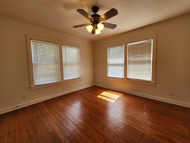 Building Photo - Craftsman Style House Walking Distance to ...