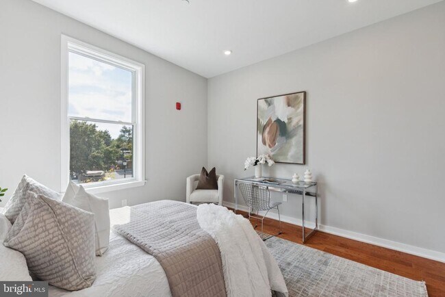 Building Photo - 100 Forrest Ave